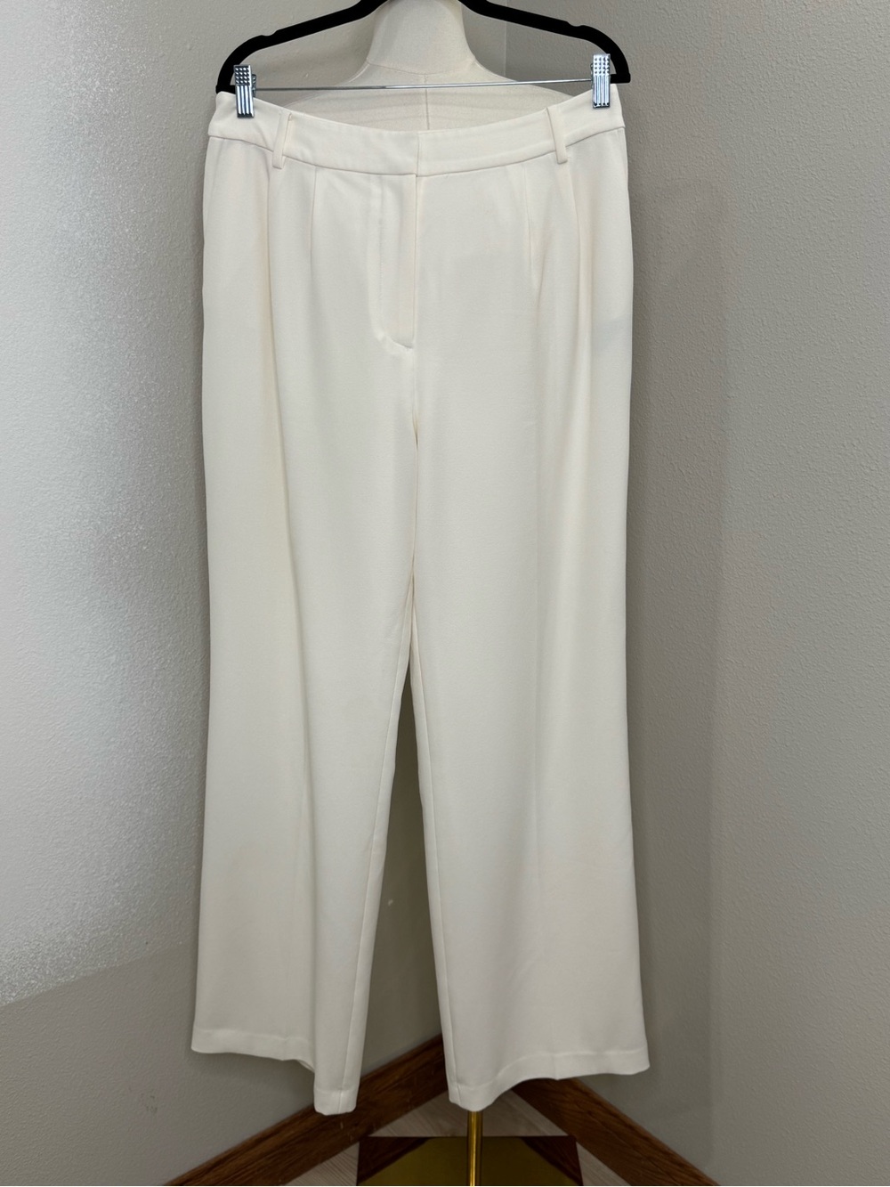 Donna Karan New York Cream Straight Leg Pants Trouser Size 10 Lined Pockets NWOT